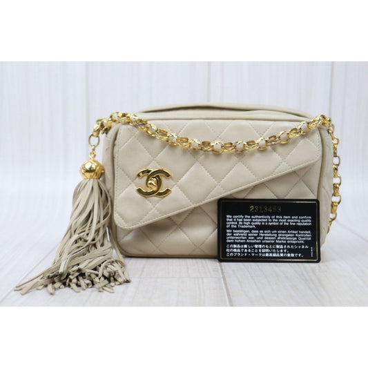 Good ( Rank AB)| CHANEL Matrasse Chain Camera Bag 18 Shoulder Bag Beige Made in 1991-1994Year |P24120210