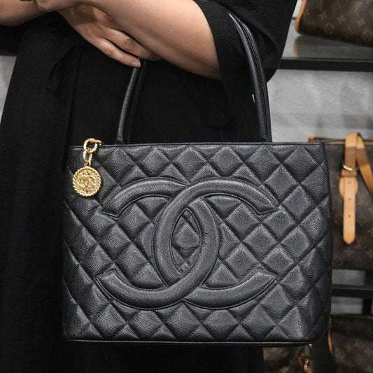 Rank AB| CHANEL Caviar Skin Leather Calf Leather Tote Bag Made In 2006~2008Year|24010821