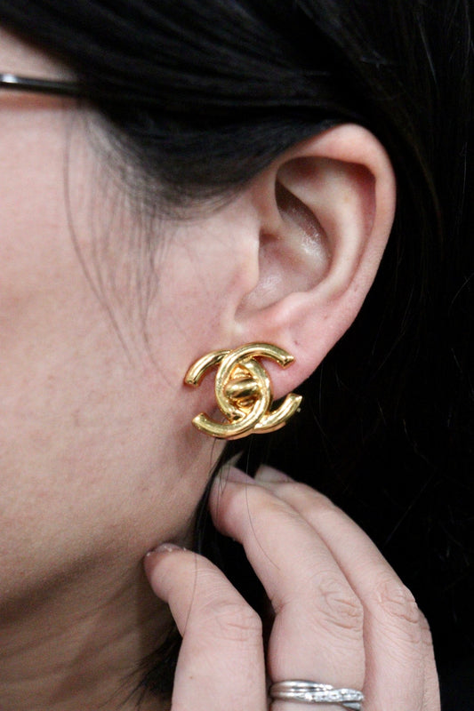 Rank A |CHANEL Vintage 18K Gold Plating Earrings Made In 1995 Year |23101205