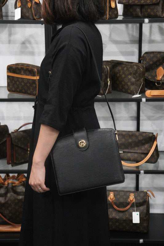 Rank A| LV Epi Shoulder Bag Black|23082605