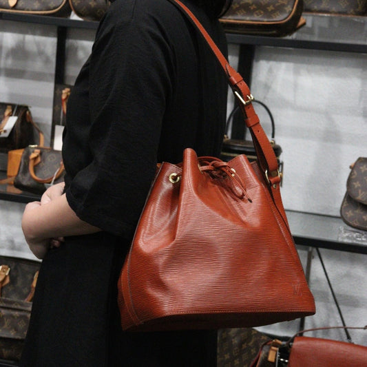 Rank A | LV Epi Shoulder Bag Brown|24010505