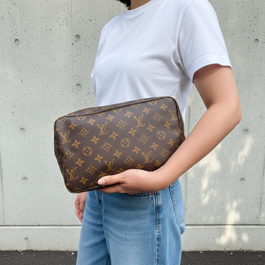 Include Entrupy Certificate of Authenticity|Very Good ( Rank A)|Louis Vuitton Truth Toilet 28 Monogram Makeup Pouch|26041604