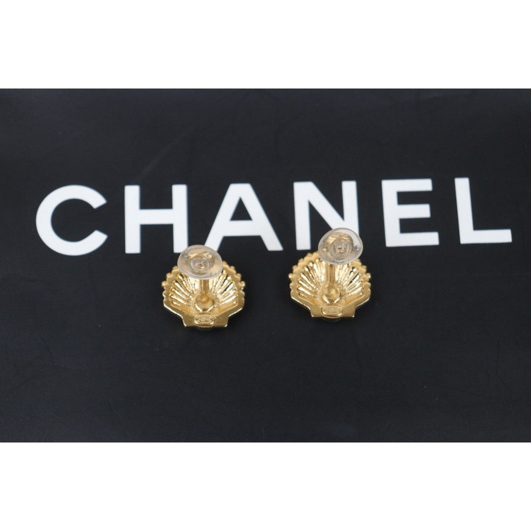 Very Good ( Rank A) |CHANEL Shell Rhinestone Earrings |P24110117