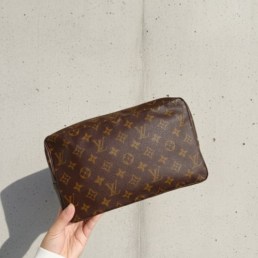 Include Entrupy Certificate of Authenticity|Good ( Rank AB)| Louis Vuitton Truth Toilet 28 Monogram Makeup Pouch|26050708