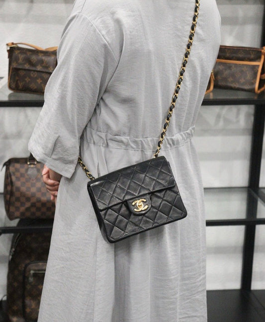 Rank AB | CHANEL Black Lanbskin Square 17 Shoulder Bag Made In 1986~1988 Year |23091807