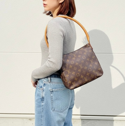 Include Entrupy Certificate of Authenticity|Good ( Rank AB)| Louis Vuitton Monogram Looping MM Shoulder Bag|26040205