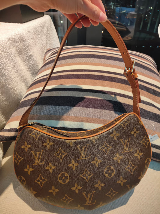 Good ( Rank AB)|LV Monogram Pochette Croissant Shoulder Bag