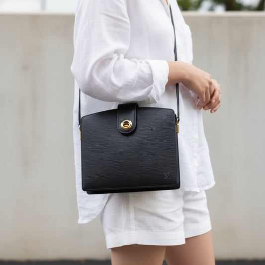Include Entrupy Certificate of Authenticity|Good ( Rank AB)| Louis Vuitton Epi Capucines Shoulder Bag Black|26051307