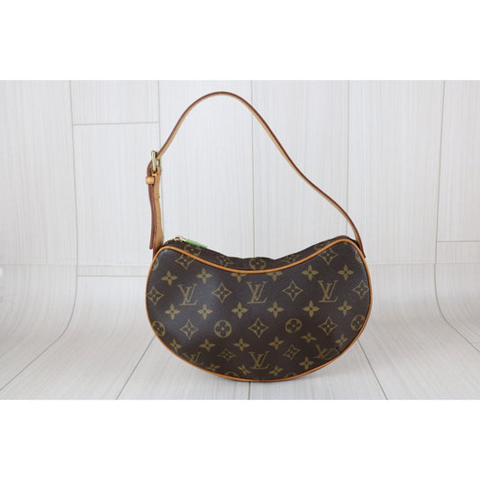 Good ( Rank AB)|LV Monogram Pochette Croissant PM Shoulder Bag|S25082802
