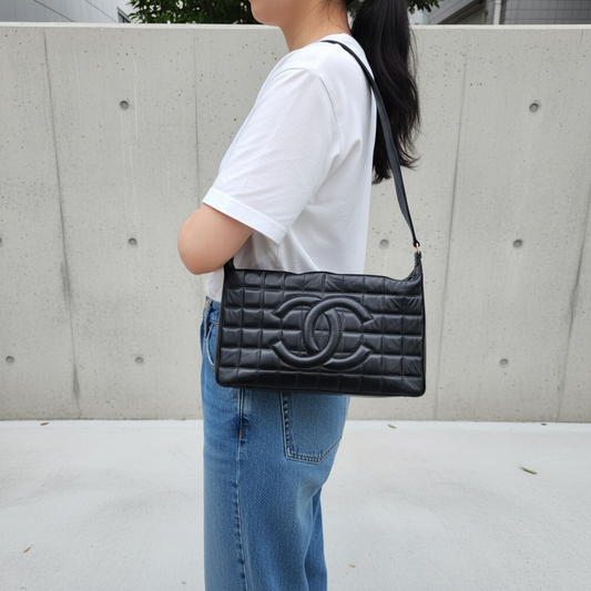 Include Entrupy Certificate of Authenticity|Good ( Rank AB)|CHANEL Choco Bar Lambskin Black Shoulder Bag Made In 2003~2004Year|26040210