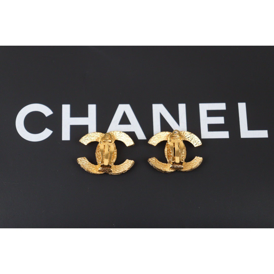 Rank A |CHANEL Coco Mark Knitting Design Earrings |Q24053025