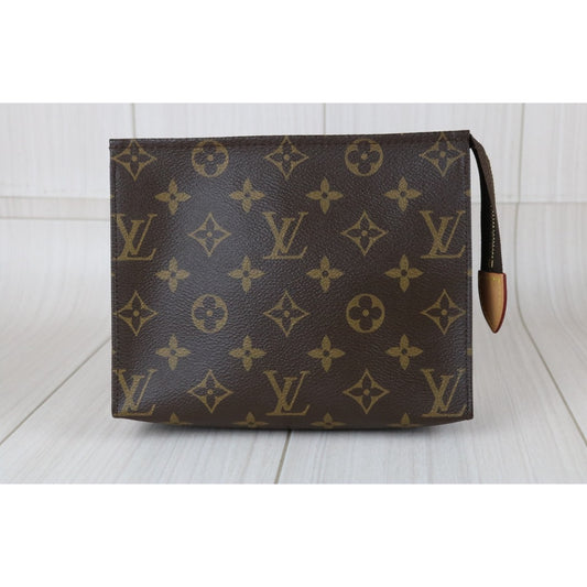 Include Entrupy Certificate of Authenticity|Good ( Rank AB)| Louis Vuitton Monogram Pochette Toilette 19|S26031507