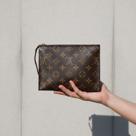 Include Entrupy Certificate of Authenticity|Very Good ( Rank A)| Louis Vuitton Monogram Pochette Toilette 19|26051501