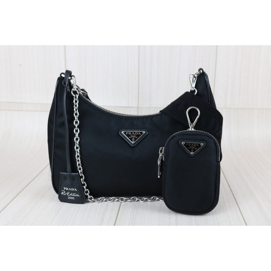 Include Entrupy Certificate of Authenticity|Very Good ( Rank A)| PRADA Re-Edition 2005 Re-Nylon Hobo |Z26091605