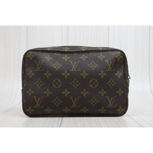 Include Entrupy Certificate of Authenticity|Good ( Rank AB)| Louis Vuitton Truth Toilet 23 Monogram Makeup Pouch|26082103