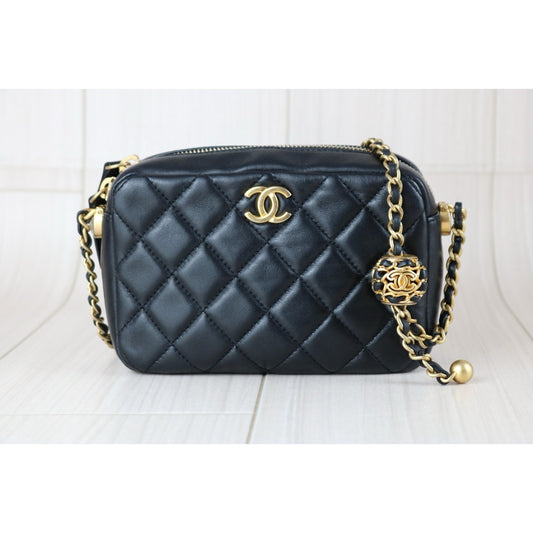 Very Good ( Rank A)| CHANEL Matrasse Chain Camera Bag Shoulder Bag Black |R24111204
