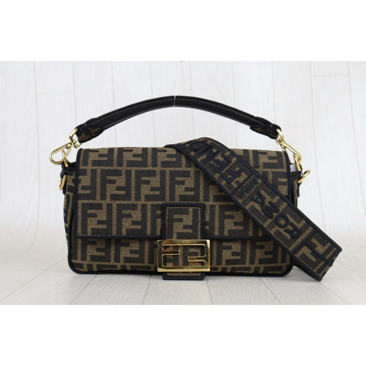 Very Good ( Rank A)| FENDI Mamma Baguette Shoulder Bag Gold Hardware Current Model|S25110325