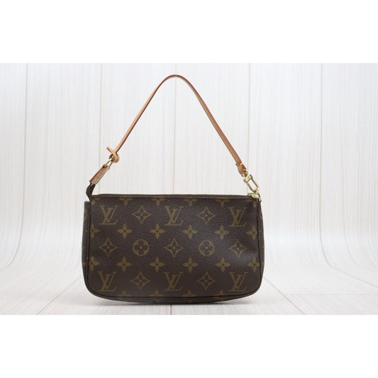 Include Entrupy Certificate of Authenticity|Very Good ( Rank A)| Louis Vuitton Monogram Pochette Accessoire|26091001