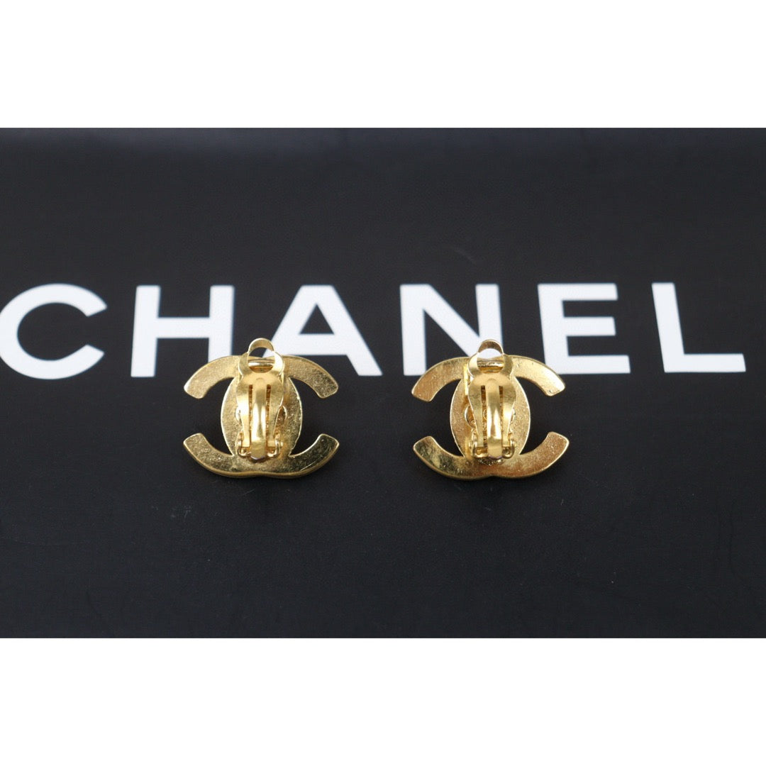 Very Good ( Rank A)|CHANEL Vintage 18K Gold Plating Earrings Made In 1996 Year |25032708