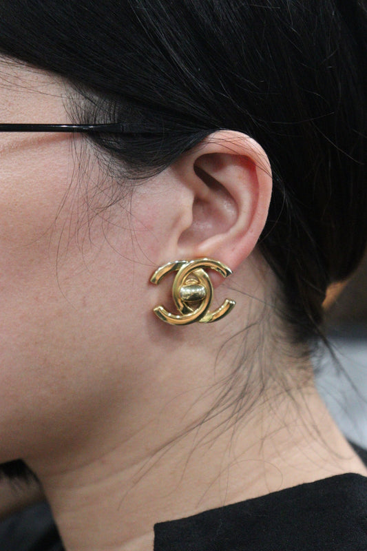 Rank A |CHANEL Vintage 18K Gold Plating Earrings |23072710