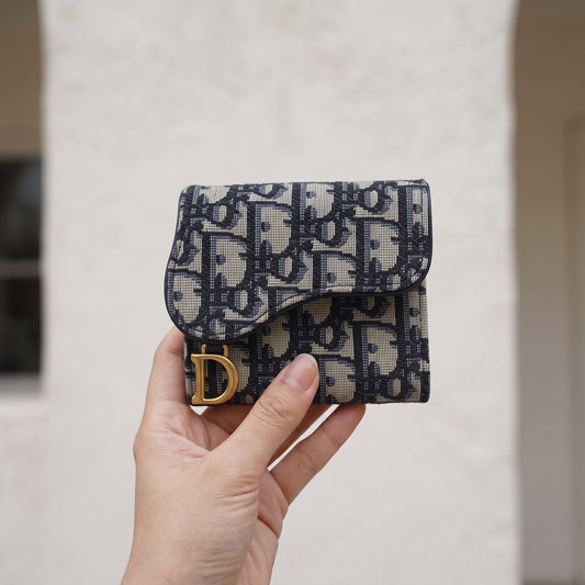Include Entrupy Certificate of Authenticity|Very Good ( Rank A)|Dior Trotter Montaige Oblique Saddle Lotus Wallet |26081807