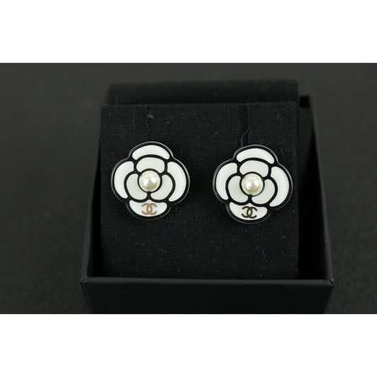 Very Good ( Rank A)| CHANEL Camellia Pearl Earrings|X24121302