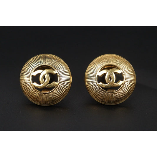Very Good ( Rank A) |CHANEL Coco Mark Gold 24 Plated Earrings |S24112504