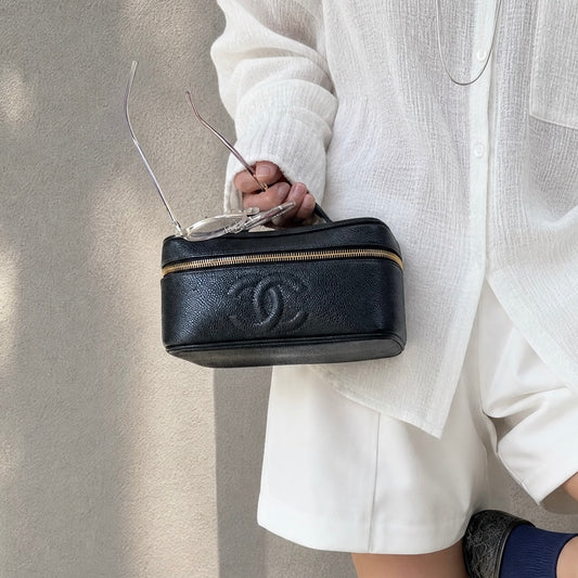 Include Entrupy Certificate of Authenticity|Good ( Rank AB)| CHANEL Caviar Skin Vanity Case Black Made In 1994-1996 Year|26072403