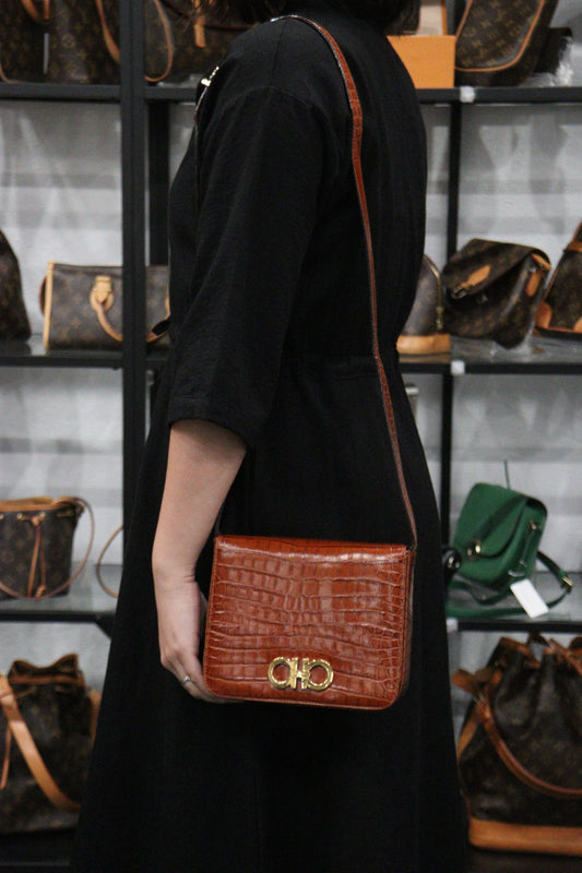 Rank AB |Ferragamo Croc-Embossed Cross-Body Shoulder Bag|23112111