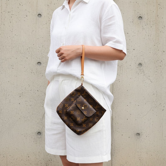 Include Entrupy Certificate of Authenticity|Very Good ( Rank A)| Louis Vuitton Monogram Partition Pouch |26062606