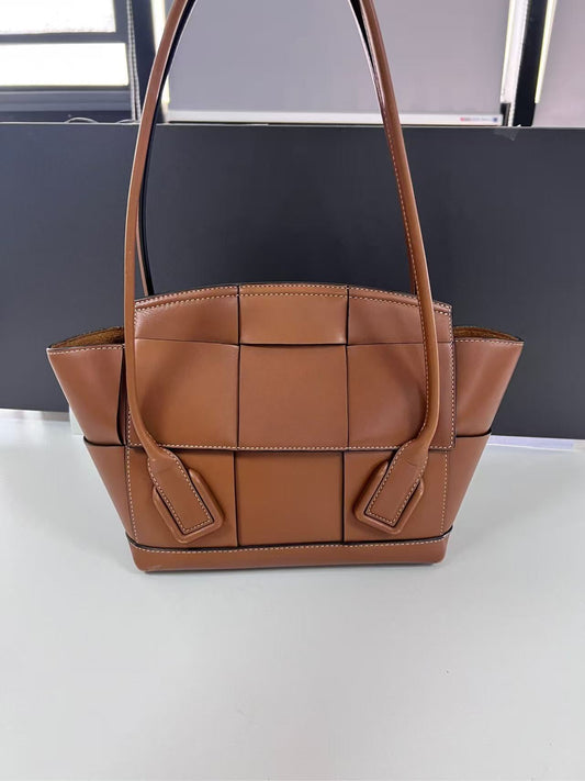 Bottega Veneta arco 33 Bag