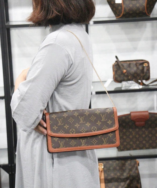 Rank A | LV Monogram Pochette Dame 26 Vintage Clutch Bag|23092614