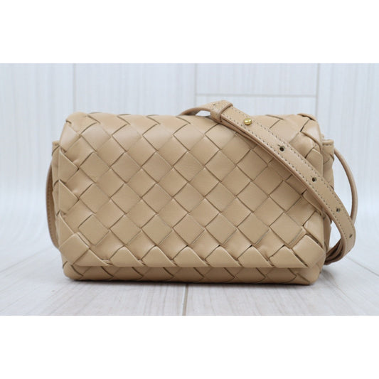 Very Good ( Rank A)| Bottega Veneta Lamb Skin Loop Camera Shoulder Bag Beige|S25032608