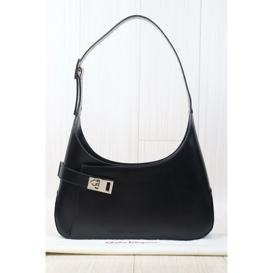 Very Good ( Rank A) |Ferragamo Calf Leather Shoulder Bag Black|24102417