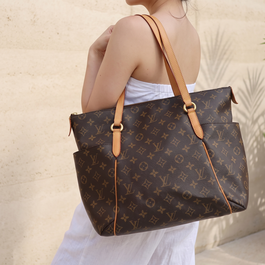 Include Entrupy Certificate of Authenticity|Good ( Rank AB)| Louis Vuitton Monogram Totally MM Tote Bag|S26090404