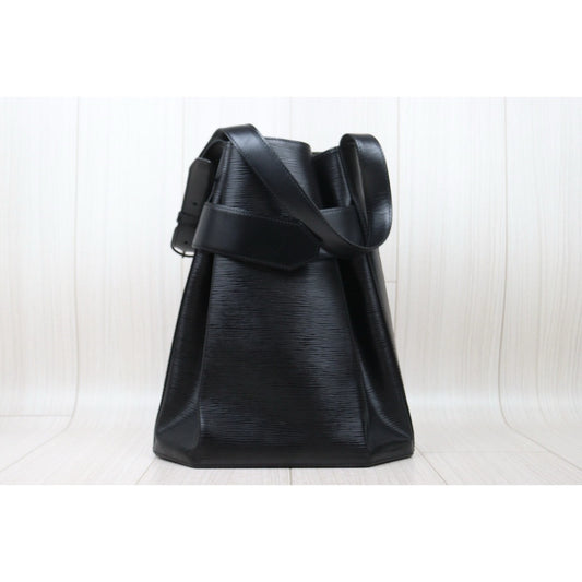 Good ( Rank AB)| LV Epi Sack de Paul GM Shoulder Bag|V24112816