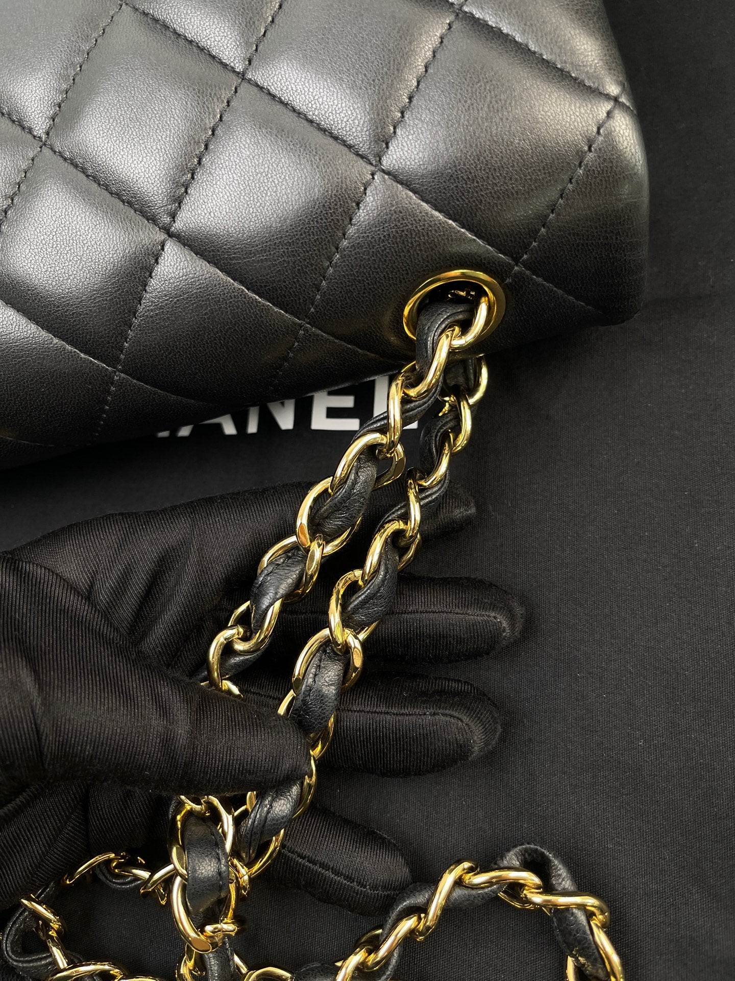 Very Good ( Rank A)|CHANEL Matrasse Chain Lam Skin Maxi Black