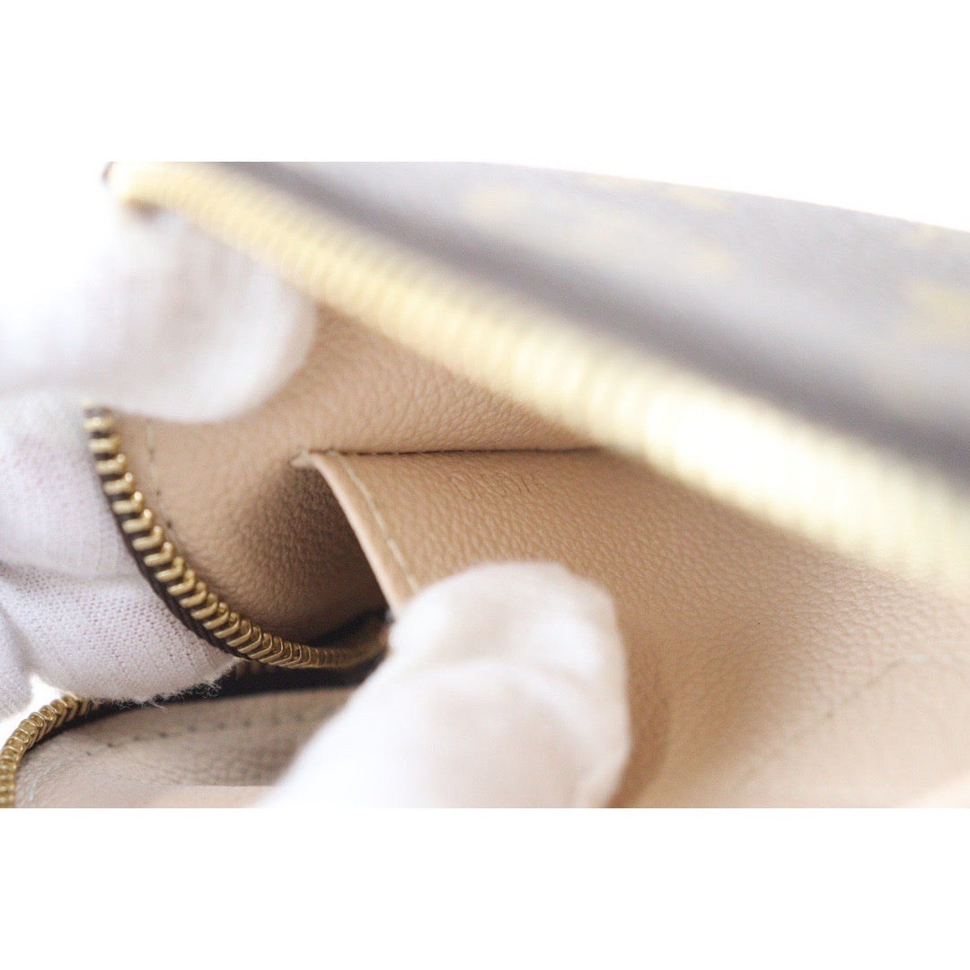 Rank A |LV Monogram Pochette Cosmetics|23092808