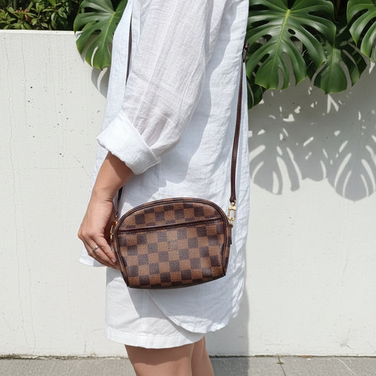 Include Entrupy Certificate of Authenticity|Very Good ( Rank A)|Louis Vuitton Damier Lpanema Pochette Shoulder Bag|26042807