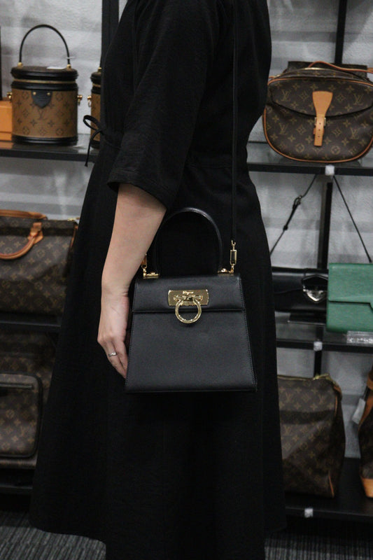 Rank A |Ferragamo Gancini 2WAY Handbag Shoulder Bag|23122121