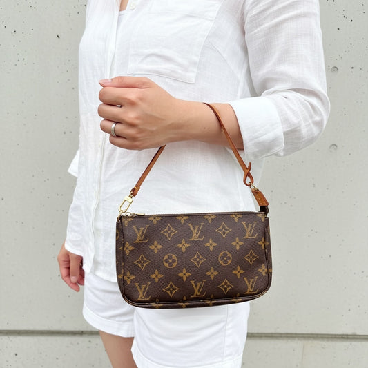 Include Entrupy Certificate of Authenticity|Good ( Rank AB)|Louis Vuitton Monogram Pochette Accessoires |26061204