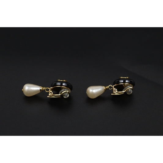 Include Authentic Detective Certificate of Authenticity|Very Good ( Rank A) |CHANEL 95P COCO Mark Water Drop Pearl Earrings Made In 1995Year|25122305