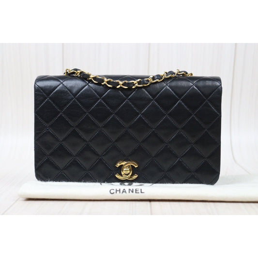 Rank AB| CHANEL Matrasse Lamb Skin Chain Bag Made in 1994-1996 Year|P24061136