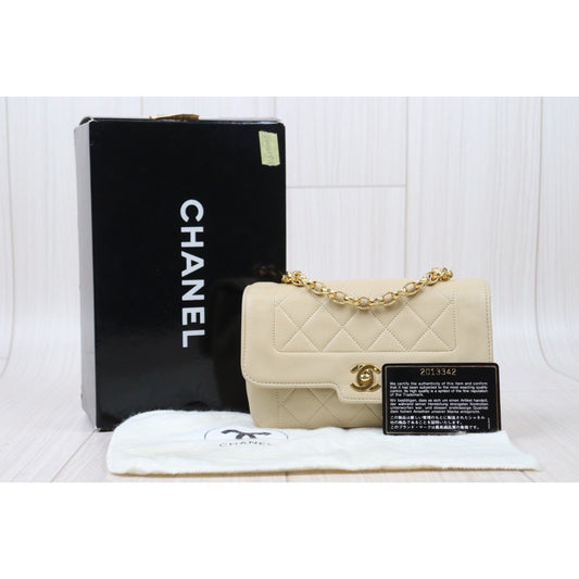 Rank A |CHANEL Matrasse Diana 18 Lamb Skin Beige Shoulder Bag |24040801