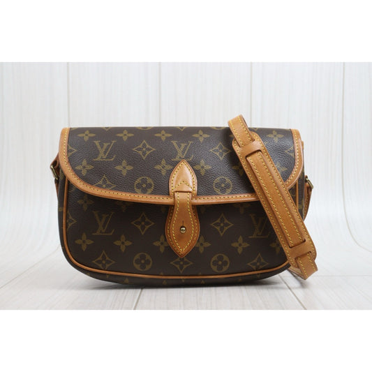 Include Entrupy Certificate of Authenticity|Good ( Rank AB)|LV Monogram Gibeciere PM Shoulder Bag|26100102