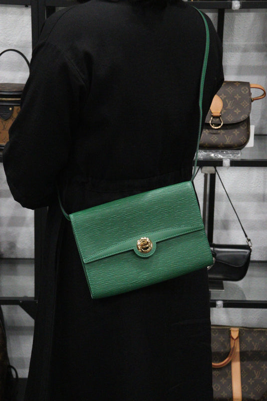 Rank A| LV Epi Shoulder Bag Clutch Bag Green|23121608