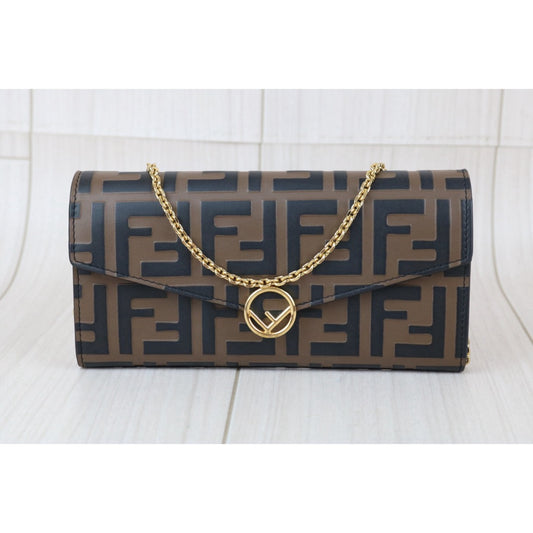 Include Entrupy Certificate of Authenticity|Very Good ( Rank A)| FENDI Mamma Calf Leather Chain Bag Gold Hardware |X26070606