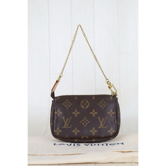 Include Entrupy Certificate of Authenticity|Very Good ( Rank A) | Louis Vuitton Monogram Mini Pochette Accessoire|S26071503