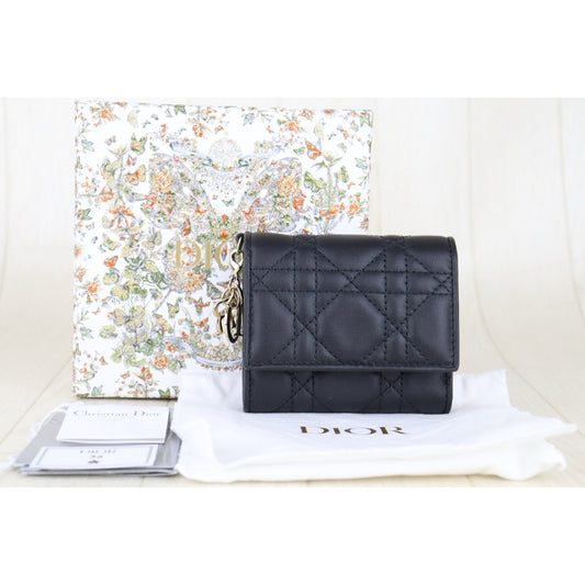 Very Good ( Rank A)| Dior Lamb Skin Black Wallet|S25100503