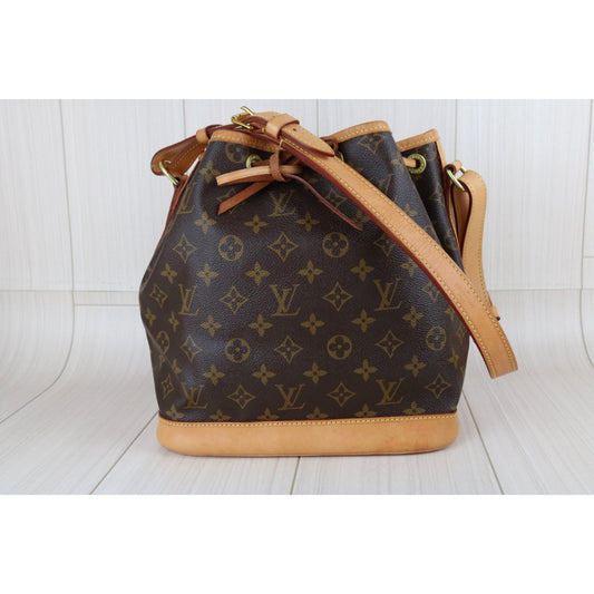 Include Entrupy Certificate of Authenticity|Good ( Rank AB)| Louis Vuitton Monogram Petit Noe Vintage MM Shoulder Bag|S26032902